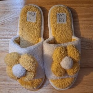 Yoki Plush Fuzzy Daisy Floral Slippers Yellow White Size 8